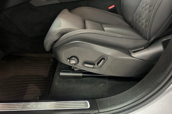 Volvo XC90 27 of 30