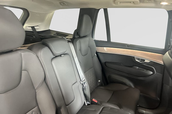 Volvo XC90 10 of 30