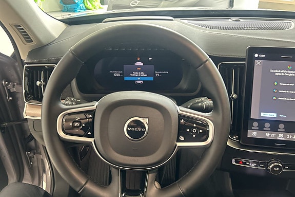Volvo XC90 18 of 30