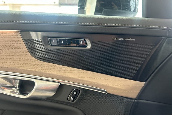 Volvo XC90 26 of 30