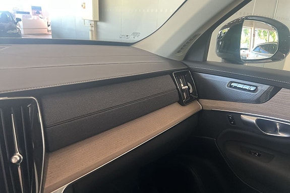 Volvo XC90 25 of 30