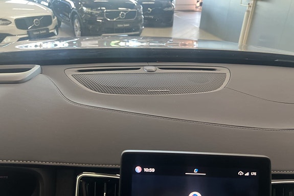 Volvo XC90 26 of 30