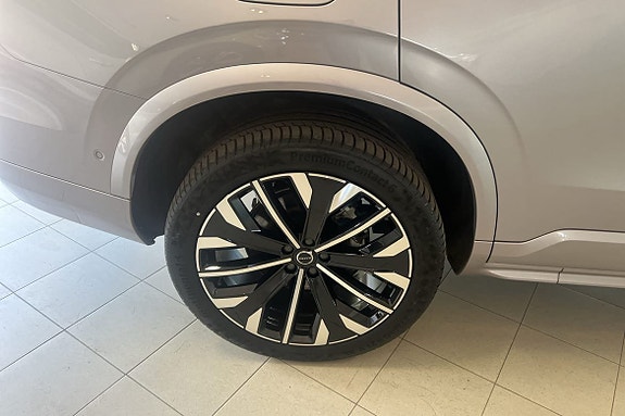 Volvo XC90 12 of 30