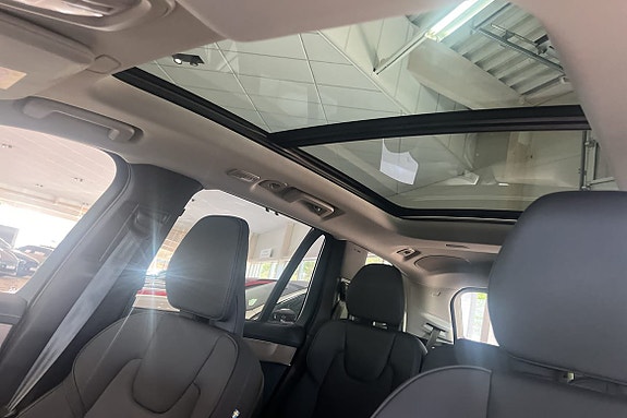 Volvo XC90 18 of 30