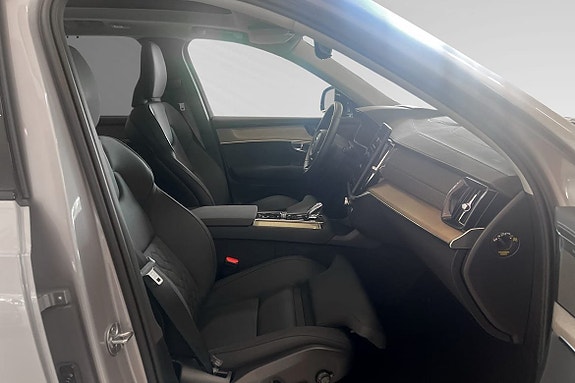 Volvo XC90 10 of 30