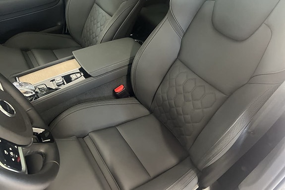 Volvo XC90 20 of 30