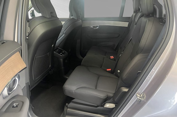 Volvo XC90 8 of 30