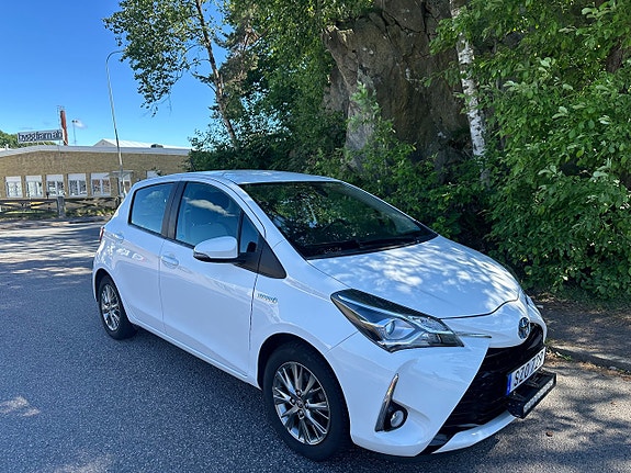 Toyota Yaris 2 of 5