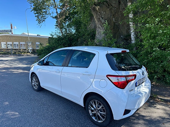 Toyota Yaris 4 of 5