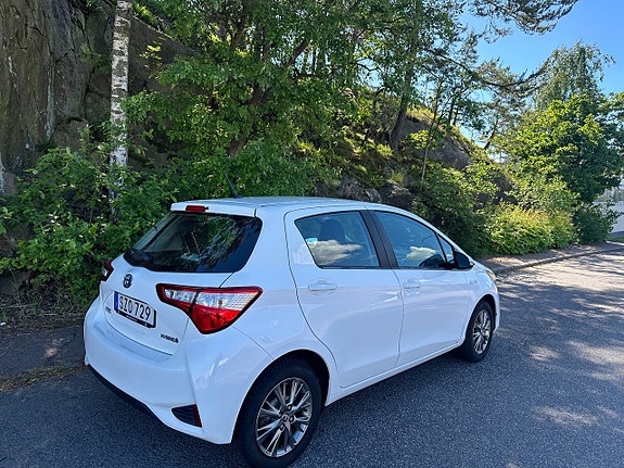 Toyota Yaris 3 of 5