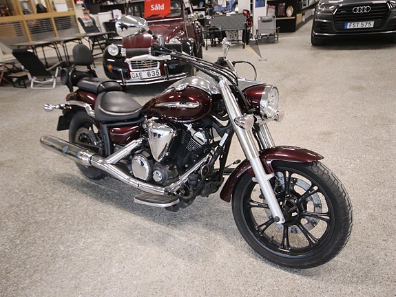 Yamaha XVS950A Midnight Star "låga mil "