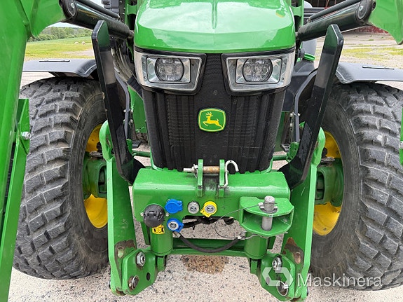 Traktor John Deere 5100R 16 of 27