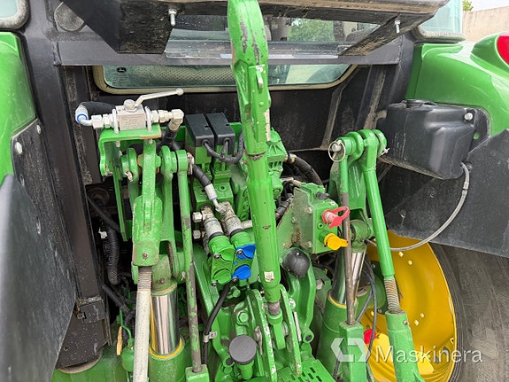 Traktor John Deere 5100R 12 of 27