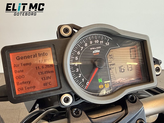 KTM 1290 Super Duke R 1.3 V-twin 20 of 21