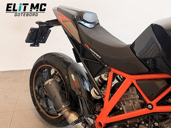 KTM 1290 Super Duke R 1.3 V-twin 3 of 5