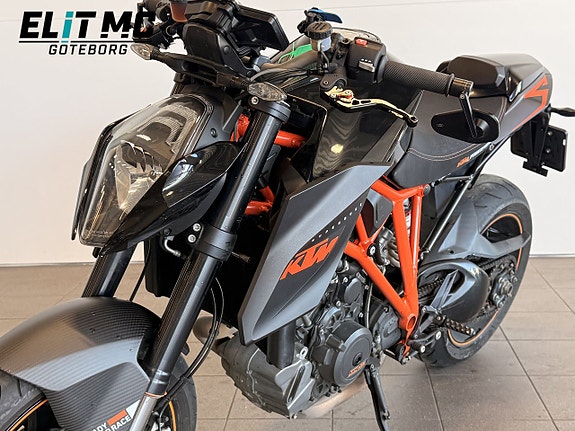 KTM 1290 Super Duke R 1.3 V-twin 17 of 21