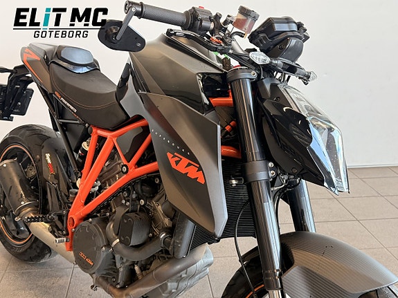 KTM 1290 Super Duke R 1.3 V-twin 2 of 5