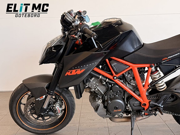 KTM 1290 Super Duke R 1.3 V-twin 14 of 21