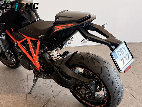 KTM 1290 Super Duke R 1.3 V-twin 12 of 21