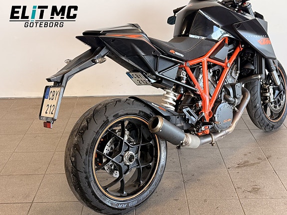 KTM 1290 Super Duke R 1.3 V-twin 9 of 21