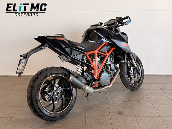KTM 1290 Super Duke R 1.3 V-twin 7 of 21