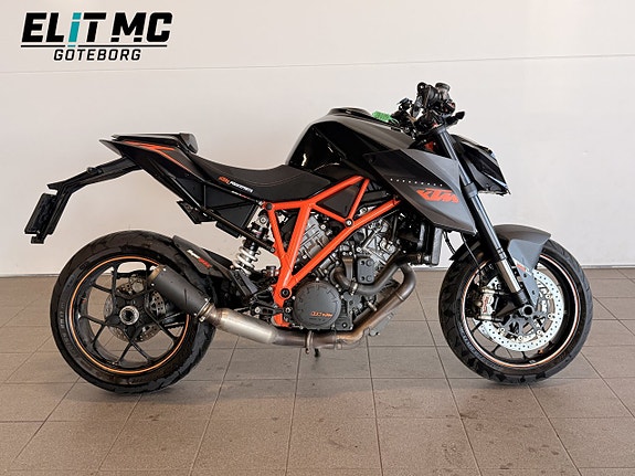KTM 1290 Super Duke R 1.3 V-twin 4 of 5