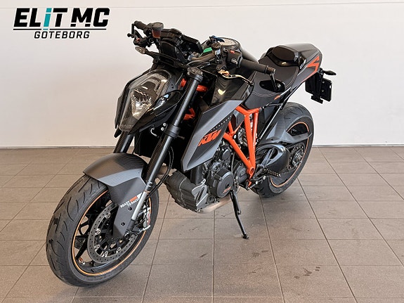 KTM 1290 Super Duke R 1.3 V-twin 16 of 21