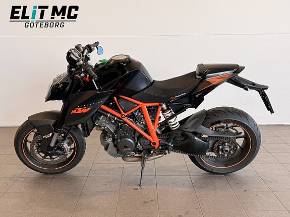 KTM 1290 Super Duke R 1.3 V-twin 13 of 21