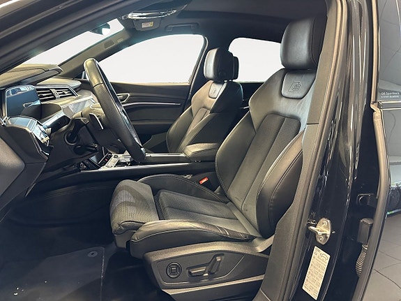 Audi Q8 10 of 26