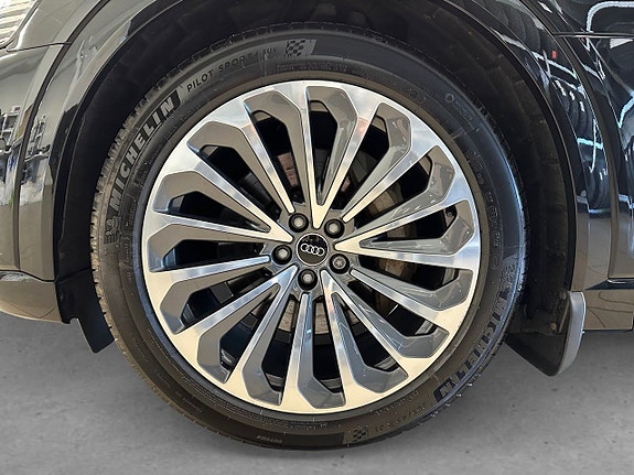 Audi Q8 8 of 26