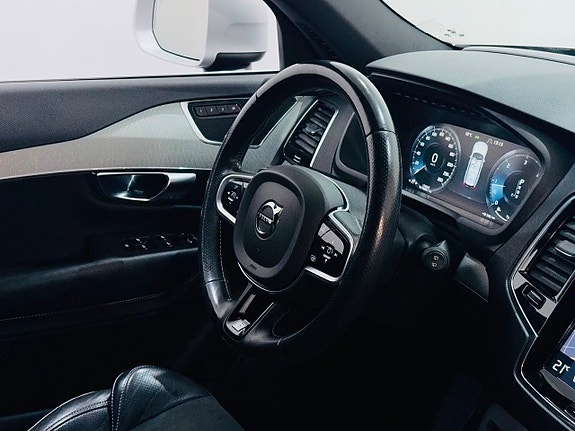 Volvo XC90 4 of 5