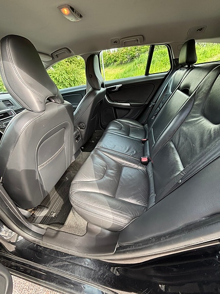 Volvo V60 4 of 5