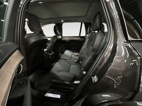 Volvo XC90 10 of 13