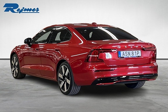 Volvo S60 2 of 5