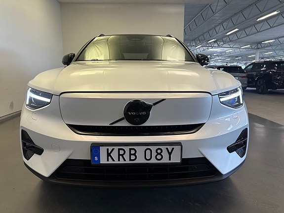 Volvo EX40 2 of 5