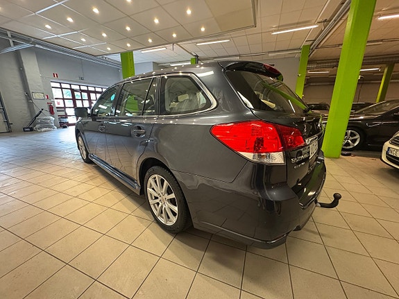 Subaru Legacy 6 of 12