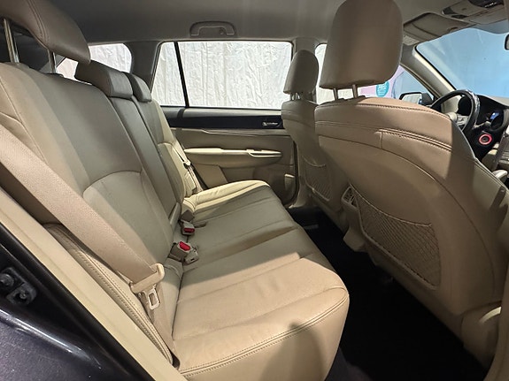 Subaru Legacy 11 of 12