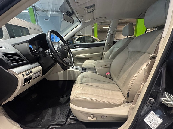 Subaru Legacy 8 of 12