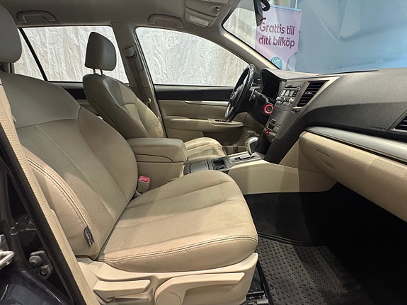 Subaru Legacy 10 of 12