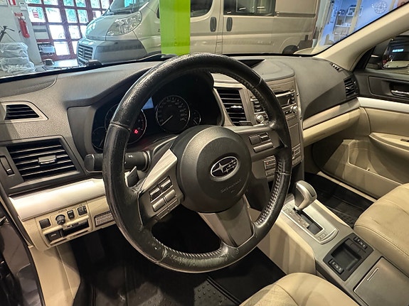 Subaru Legacy 9 of 12