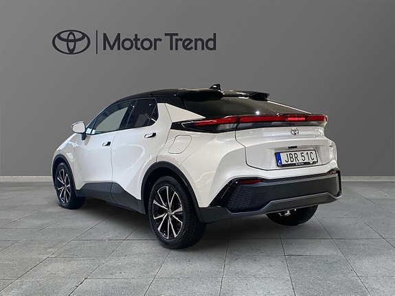 Toyota C-HR 2 of 10
