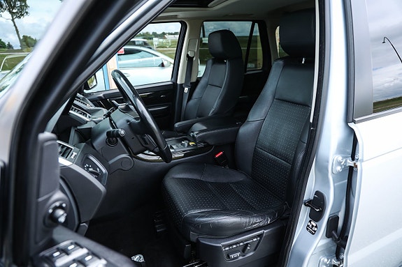 Land Rover Range Rover Sport 16 of 23
