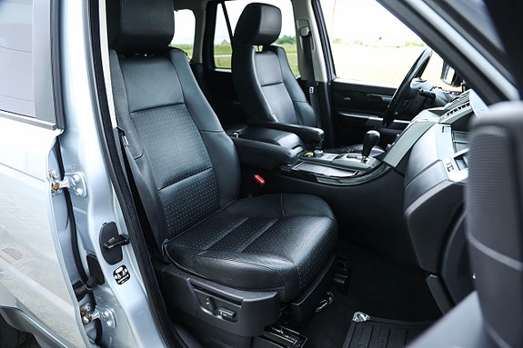 Land Rover Range Rover Sport 18 of 23