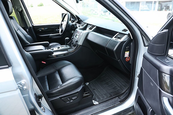 Land Rover Range Rover Sport 14 of 23