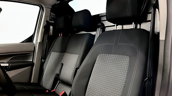Ford Transit Connect 8 of 13