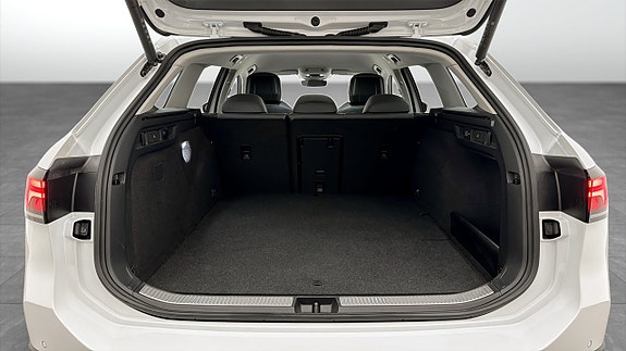 Volkswagen Passat 12 of 19