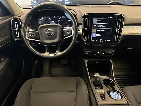 Volvo XC40 10 of 17