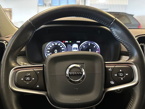Volvo XC40 14 of 17