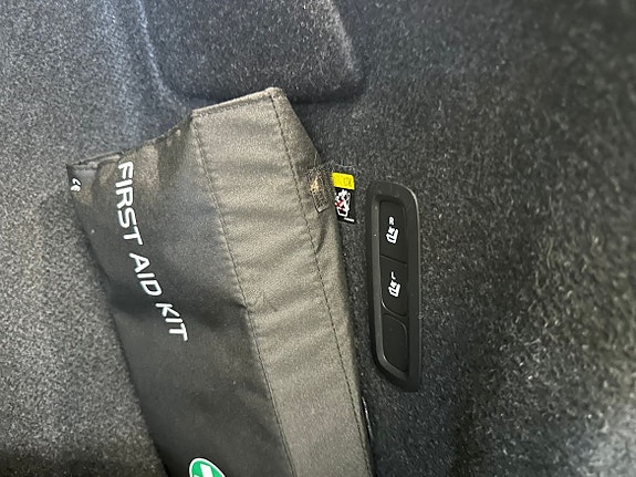 Volvo XC40 8 of 17