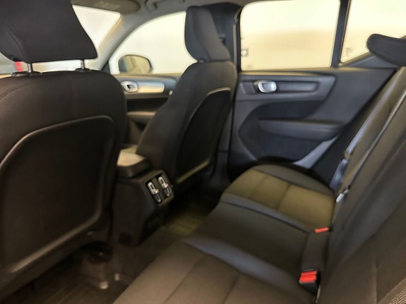 Volvo XC40 12 of 17